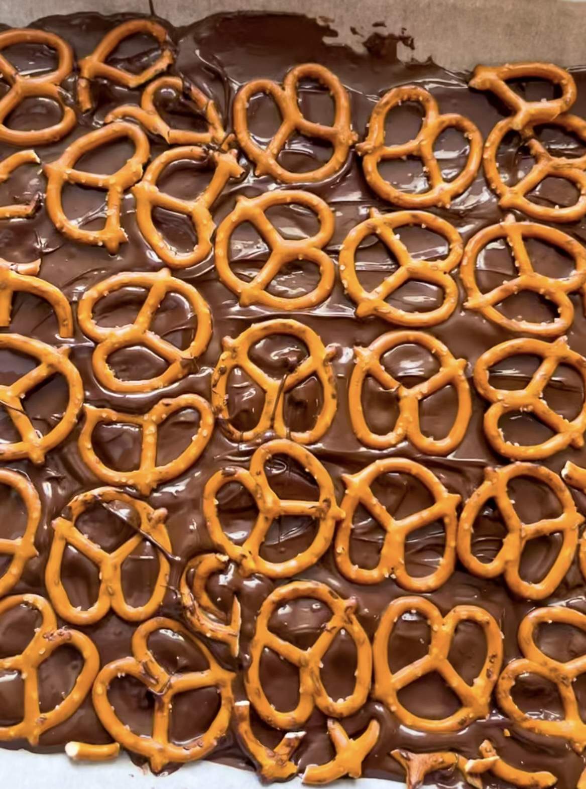 Chocolate Caramel Pretzel Bark Recipe: Easy No-Bake Sweet & Salty Treat