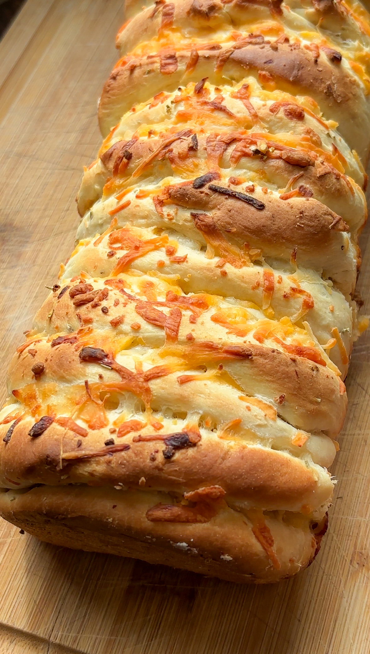 Rosemary Garlic Cheesy Pull-Apart Bread